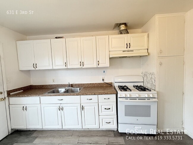 Photo - 631 E 3rd St