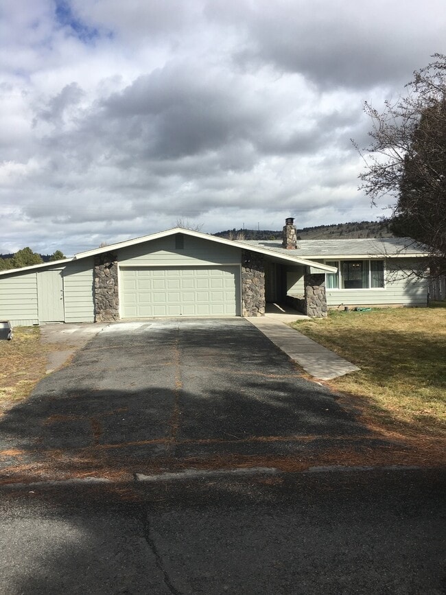 Building Photo - 3 bedroom 2 bathroom house - Stewart Lennox