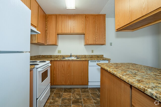 2BR, 1BA - 850SF