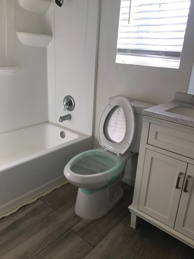 new toilets - 1231 Isleton Pl Apartments Unit B