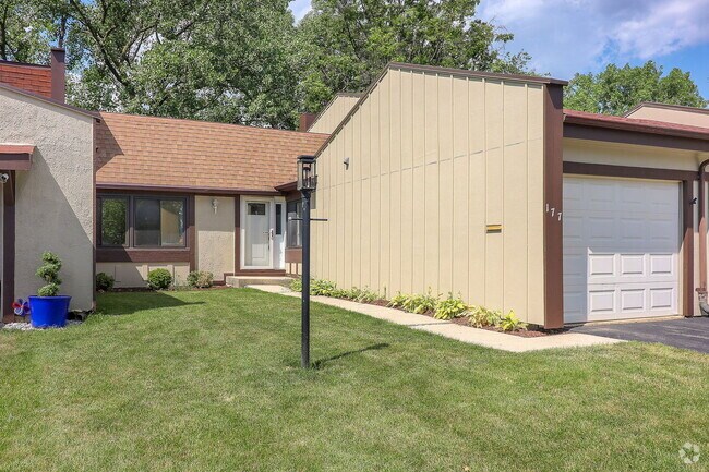 Building Photo - 177 Cascade Dr Rental
