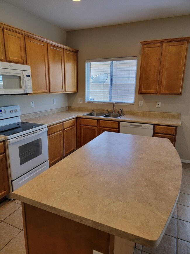 Photo - Fantastic 4-Bedroom, 2-Bathroom home For Rent in Avondale!