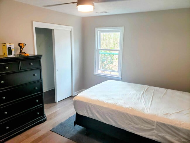 Photo - 5112 Miller Rd SW Unidad Ind. Adult Bedrooms