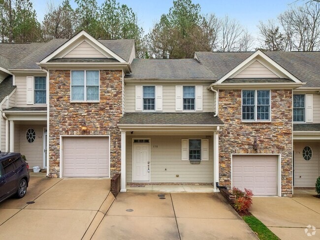 Building Photo - Move-In-Ready 2 Bed 2.5 Ba Townhome In Pic...