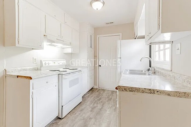 Photo - 603 Regina Dr