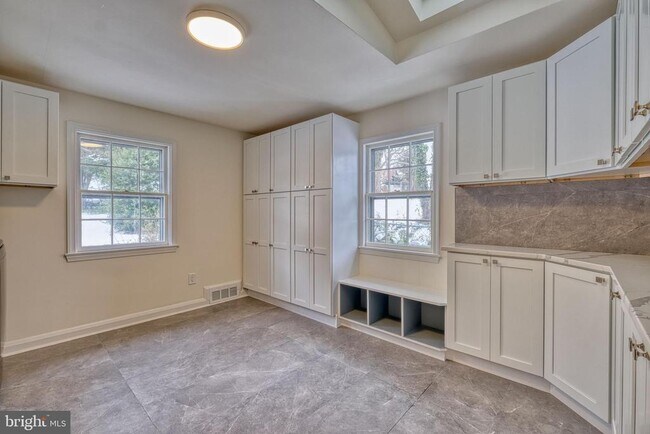 Photo - 902 Stevenson Ln