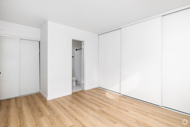 2BD, 2BA - 900SF - Primary Bedroom