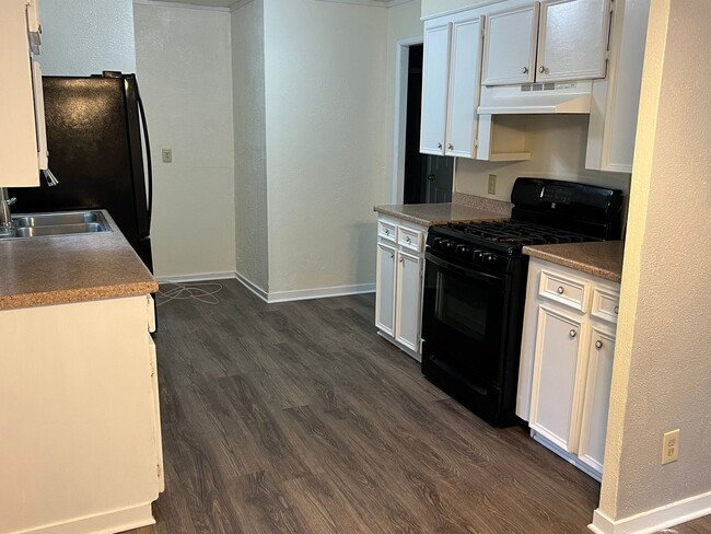 Photo - 818 Willow Dr