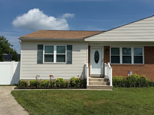 Photo - 937 220th St House
