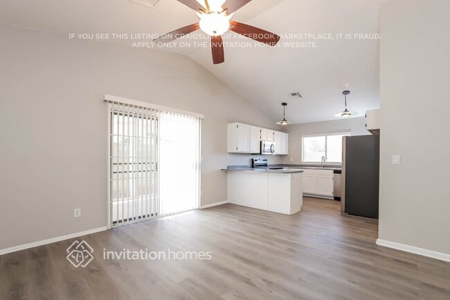 Photo - 907 W Ross Ave