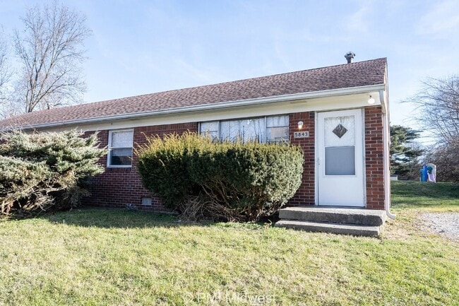 Building Photo - Charming 2-Bedroom Duplex in Indianapolis with Modern Amenities!