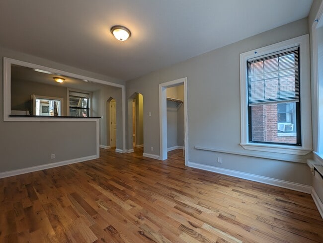 4409 N Wolcott Ave