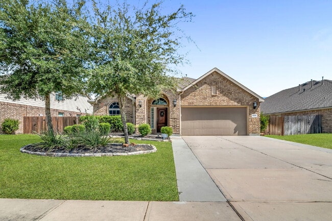 Photo - Welcome home to this beautifully maintaine...