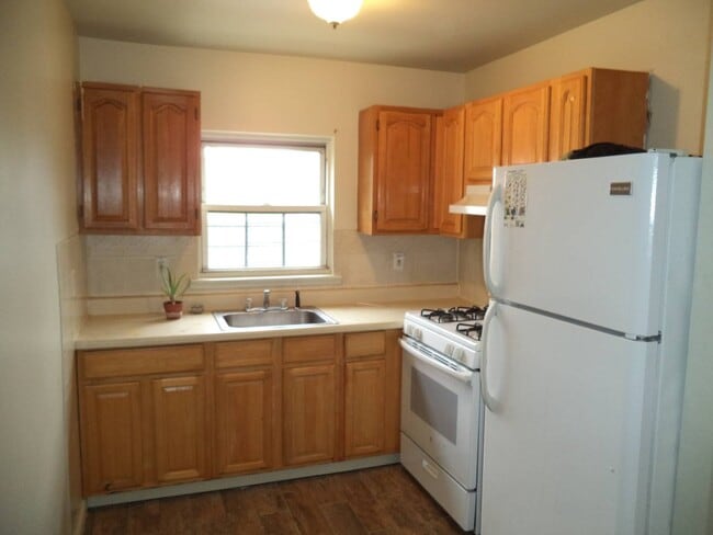 106-23 Inwood St Unit 2ND  FLOOR