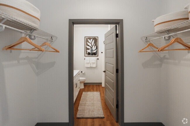 2BR, 2BA - 1,065SF - Model Closet