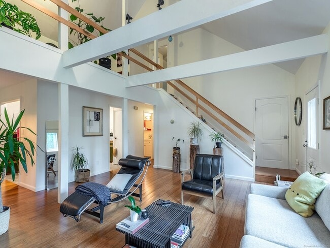 Photo - 7 Owls Nest Ln