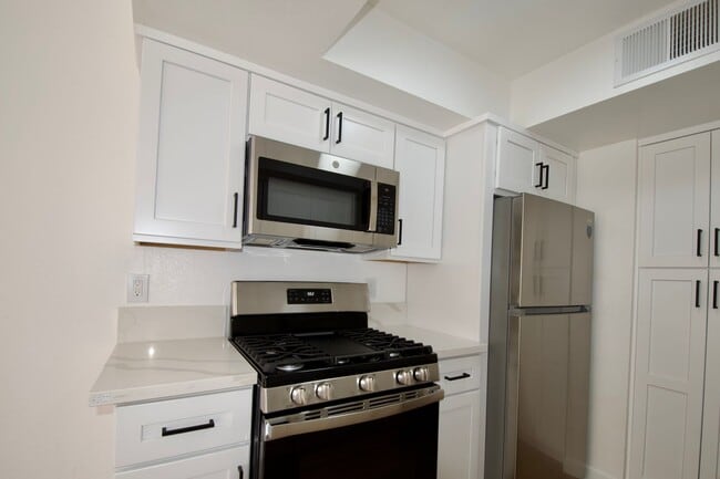 Photo - 10914 Camarillo St Unit 03