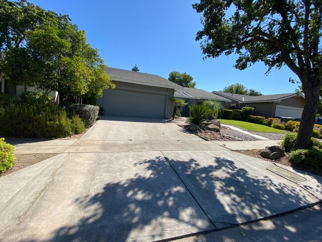 Photo - 8296 N Raisina Ave