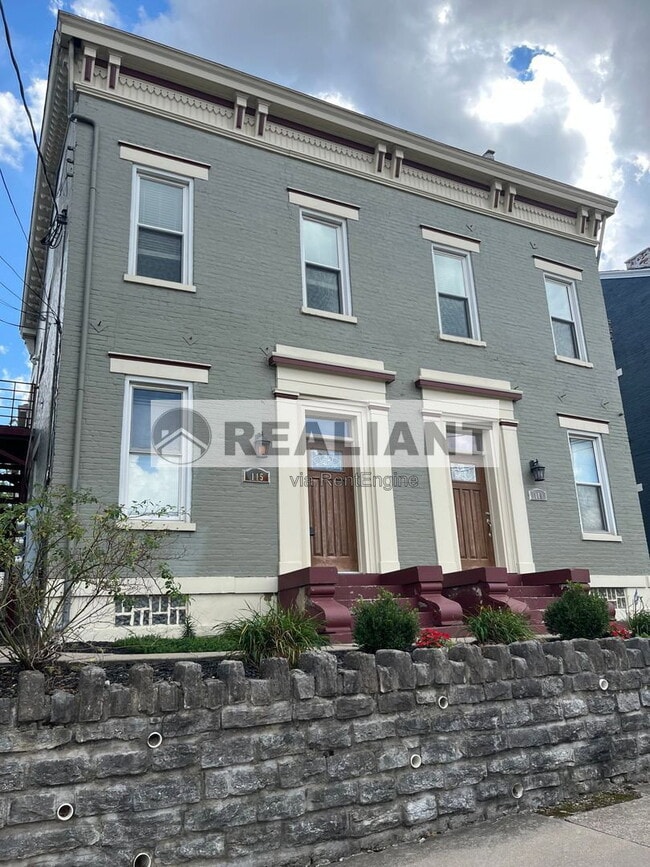 115 E 8th St