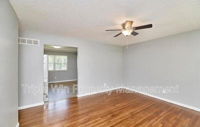 Building Photo - 1955 Bobbinray Ave Rental