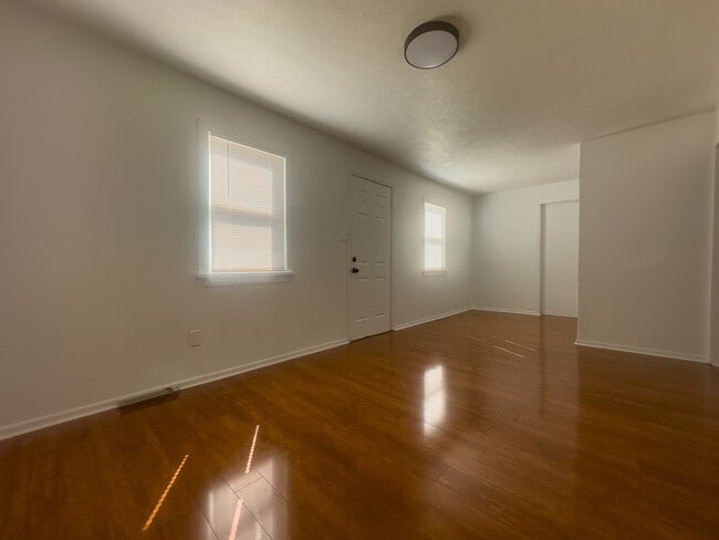 Photo - 3541 Blackstone Ave