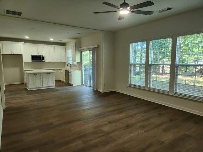 Photo - 2025 Kyrle Ln NW