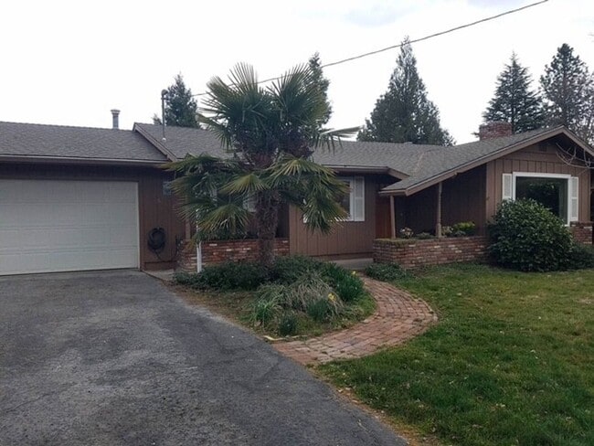 Building Photo - Spacious 4 Bedroom, 2 Bathroom Jacksonville Home