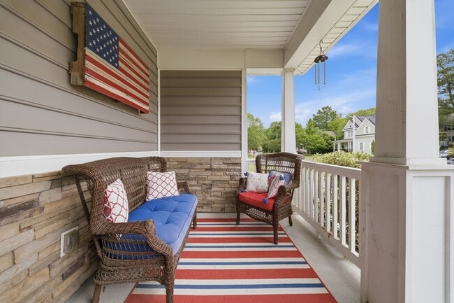 Photo - 431 Shorewood Pl