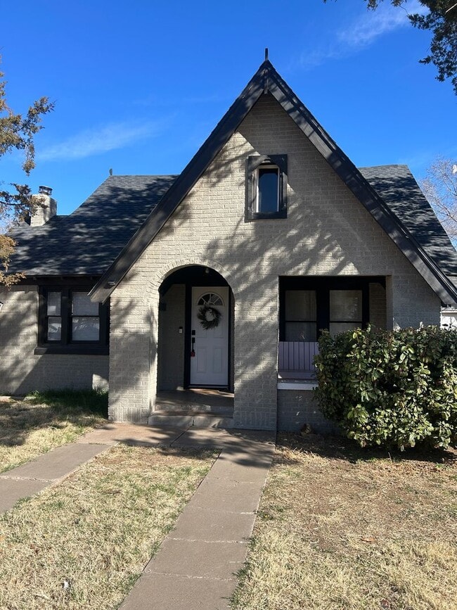 Building Photo - 4 Bed 2 Bath - Pre-leasing 2026