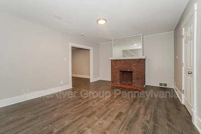 Photo - 2413 Collins St