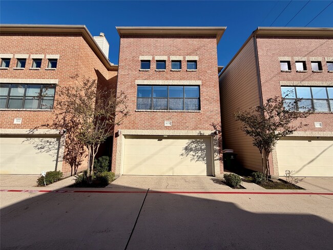 Building Photo - 8638 Meadowcroft Dr