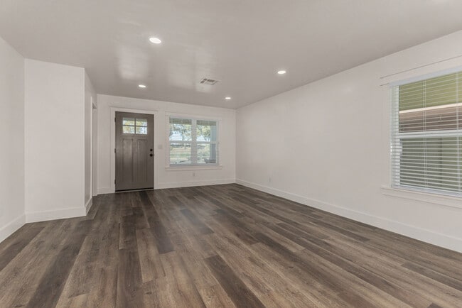 Photo - Modern 3-Bed, 2-Bath Home in Downtown Phoenix with Private Yard & Fire Pit