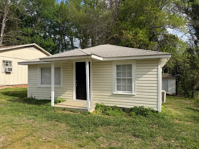 Photo - 206 Hedgecock Rd