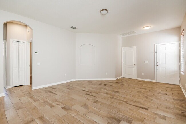 Photo - 910 Larwood Pine Dr