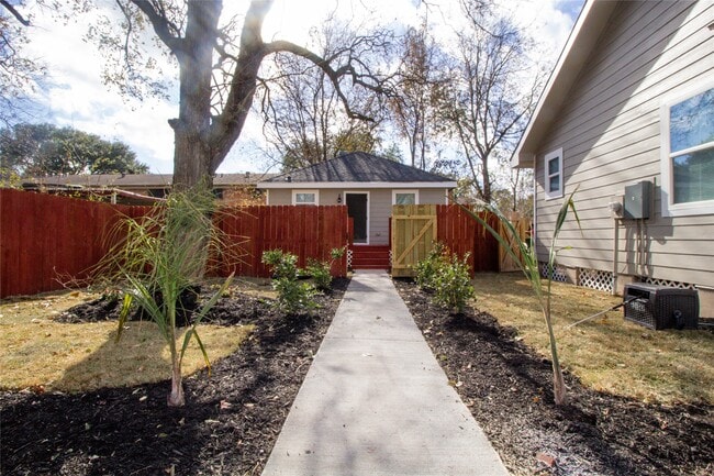 Building Photo - 231 Betral St Unit B