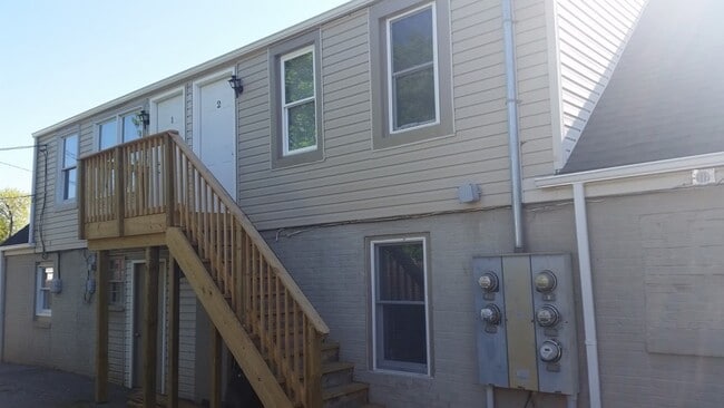 Photo - 909 w burke st Unit Apt2