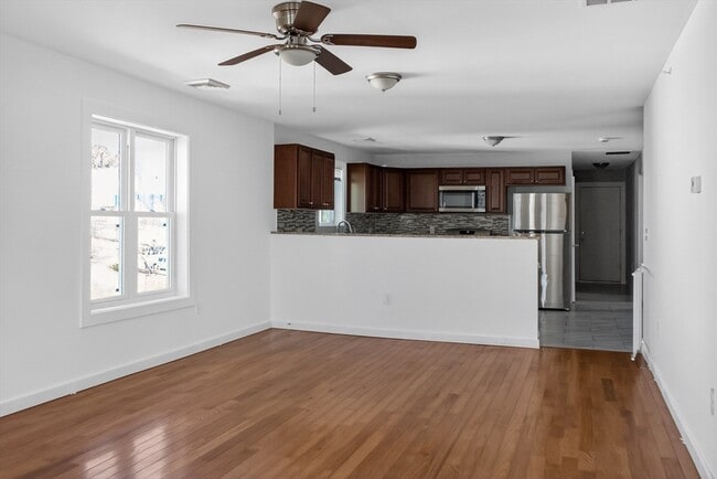 Photo - 247 Pilgrim Ave Unidad 3