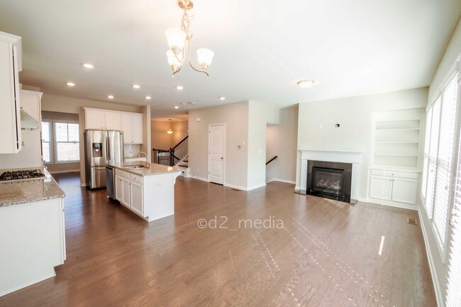 Stunning open-concept living space - 571 Sunset Park Dr Townhome