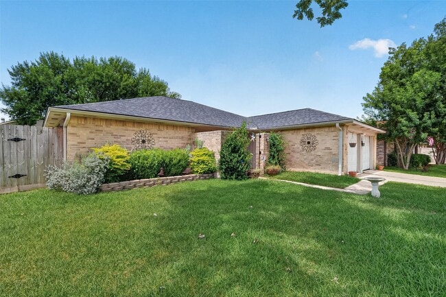 Photo - 15815 Thistledew Dr