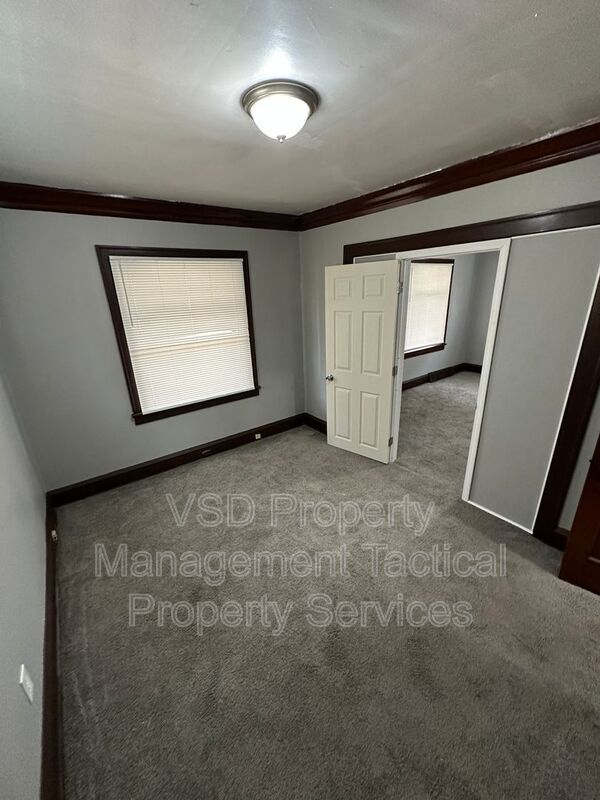 Photo - 4024 E 143rd St Unit Down