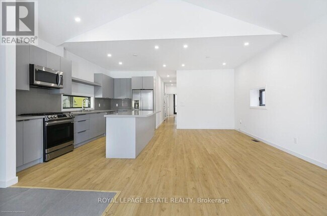 Photo - 506 Scarborough Rd Unité MAIN FLOOR