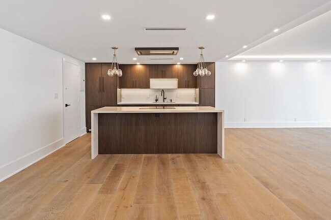 Planta abierta completamente renovada - 4020 Galt Ocean Dr Unidad 409
