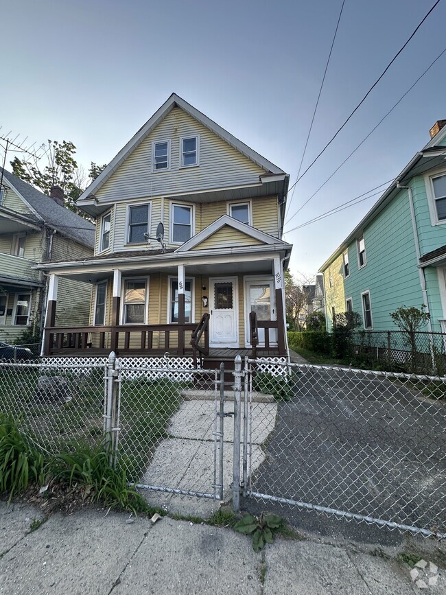 Building Photo - 1036 Maplewood Ave Unit 1 Rental