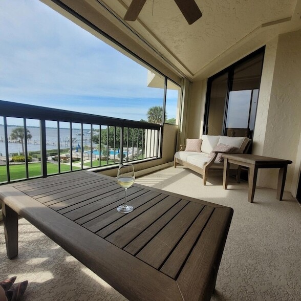 Photo - 625 NW North River Dr Unit 303