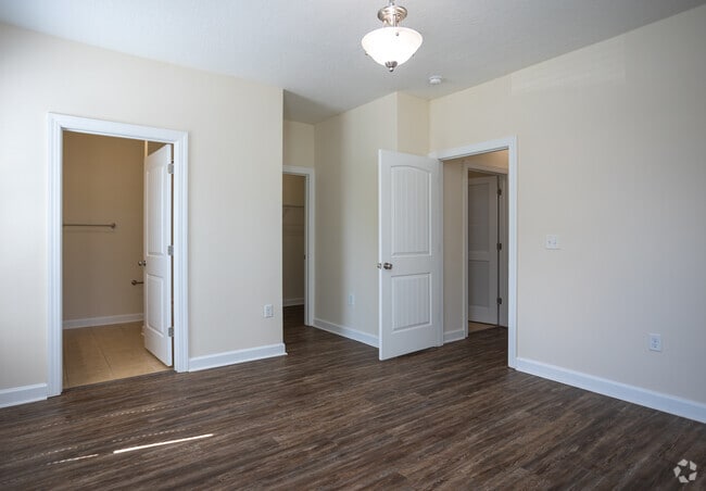 Franklin 2x2 - 1190SF - First Bedroom