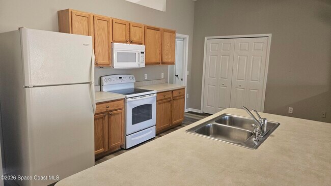 Photo - 249 Americana Blvd NE