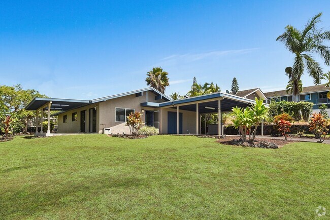 Building Photo - 3 Bedroom 2 Bathroom Renovated Home in Des...