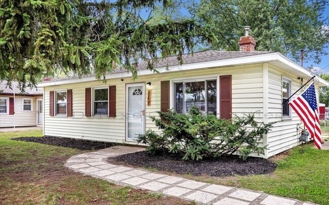 Photo - Newly Remodeled 3 Bedroom Kentwood Home! S...