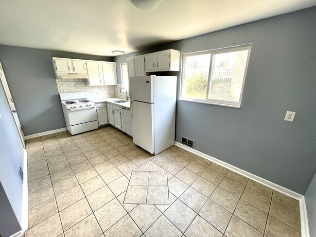 Photo - 440 Brierly Ln