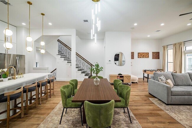 Photo - 1305 E 27th St